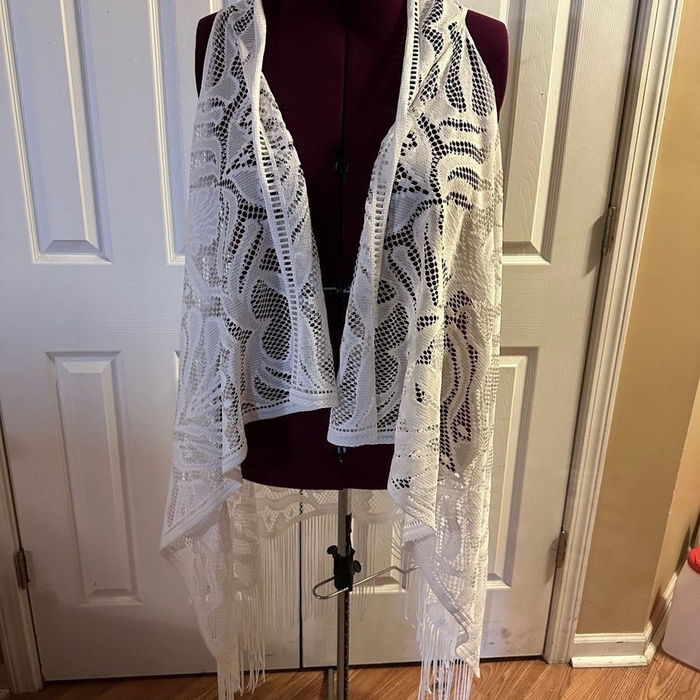 Chic White Lace Vest with Fringe